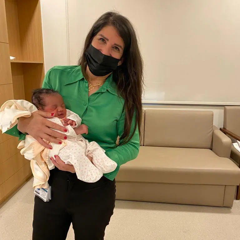 DrKaplanWithInfant_06